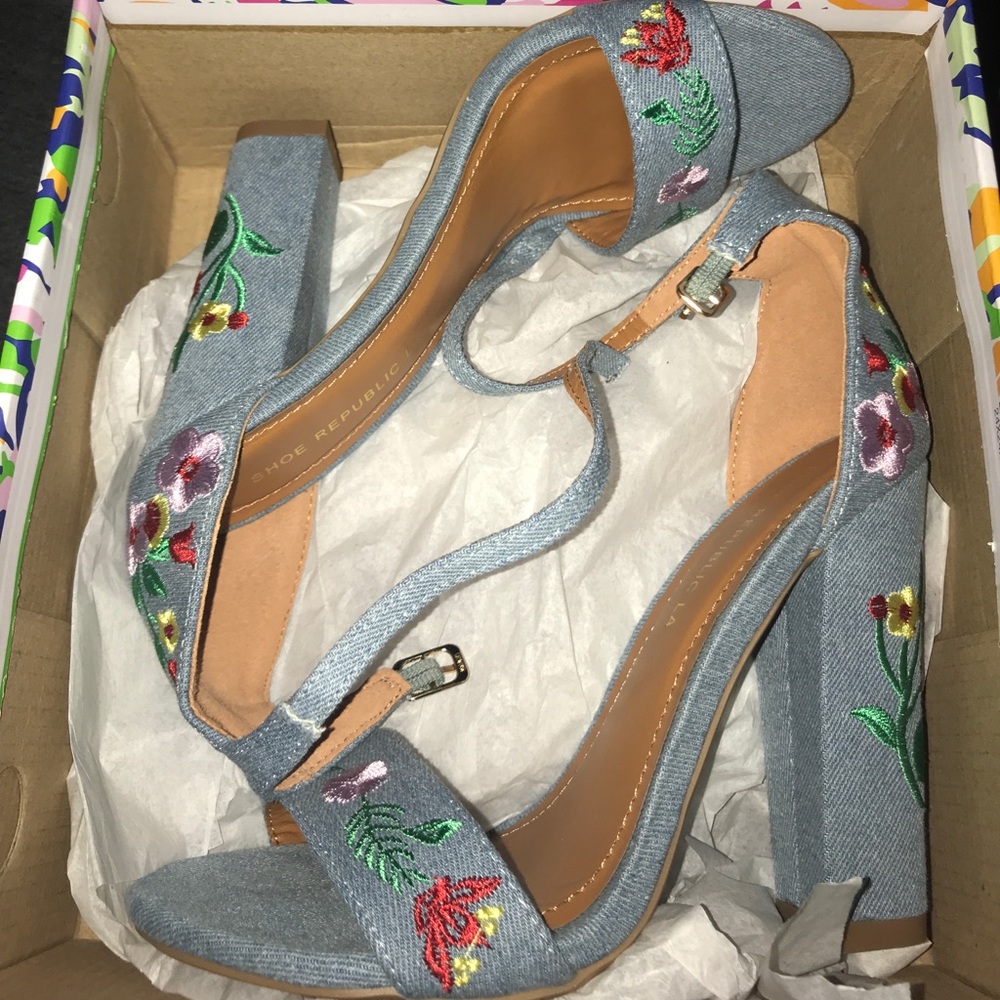 Floral shoe republic LA heels size 6